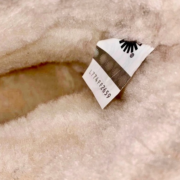 UGG Boots CLASSIC WEATHER MINI size 9.5 chestnut color - Picture 14 of 14